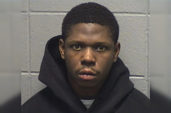 Manhunt Underway for Suspect Richard Donta J. Cotton After Fleeing Cook County Courthouse in Chicago