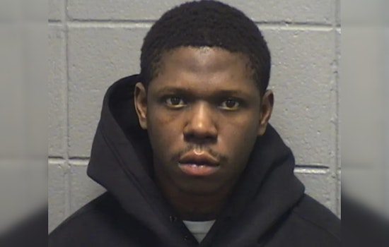 Manhunt Underway for Suspect Richard Donta J. Cotton After Fleeing Cook County Courthouse in Chicago