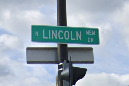 Milwaukee Waves Goodbye to "Deep Thought" as Lincoln Memorial Drive Closes for Removal of Abandoned Boat