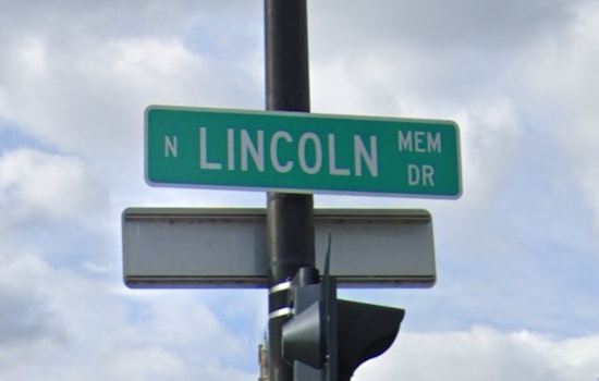 Milwaukee Waves Goodbye to "Deep Thought" as Lincoln Memorial Drive Closes for Removal of Abandoned Boat