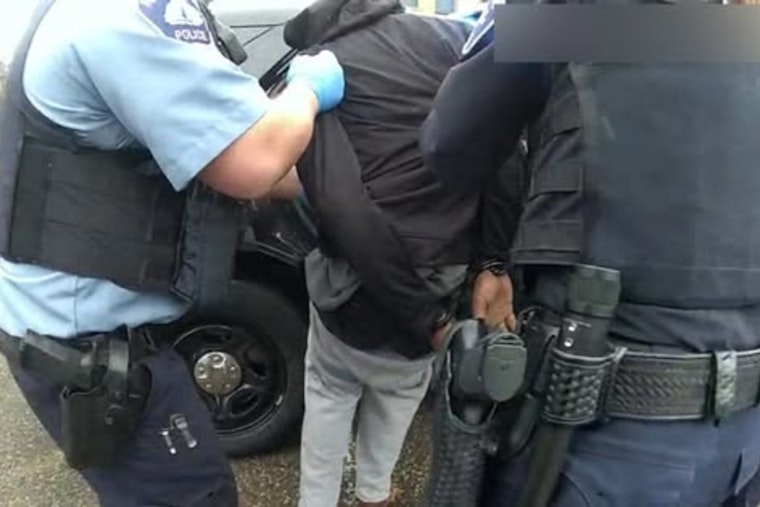 Minneapolis Police Safely Detain Suspect with Multiple Warrants in Stolen Vehicle Incident