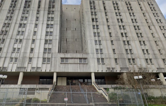 New Orleans Jail Worker Indicted for Allegedly Aiding Escape of 10 Inmates as Dangerous Fugitives Remain at Large