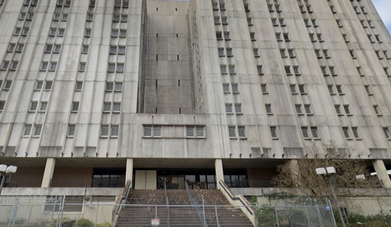 New Orleans Jail Worker Indicted for Allegedly Aiding Escape of 10 Inmates as Dangerous Fugitives Remain at Large