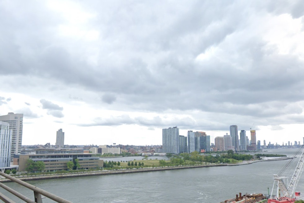 New York City Relishes Mild Weather Before Week of Showers, No Severe Warnings Issued