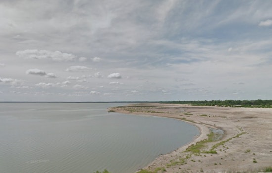 Oklahoma Teen Tragically Drowns at Sandy Cove Beach, Witnessed Attempting to Retrieve Ball