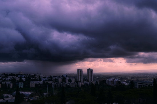 Portland to Experience Mild Temperature Fluctuations and Scattered Showers Through Holiday Weekend