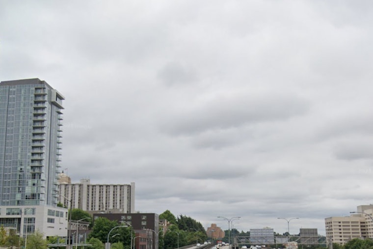 Seattle Embraces Classic Cloudy Skies and Mild Showers for the Coming Week