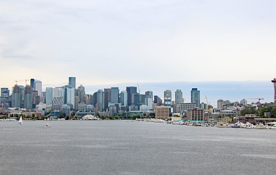 Seattle Embraces Overcast Skies with Chances of Showers, NWS Reports Moderate Temperatures