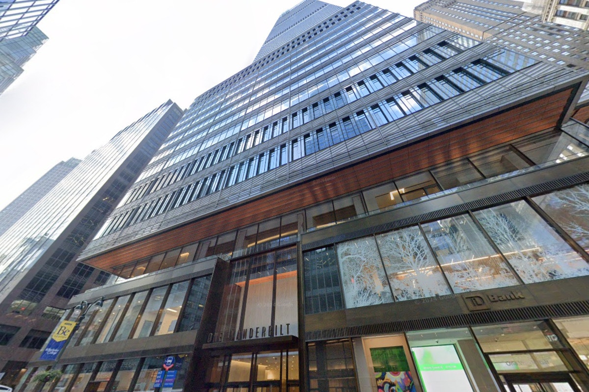 SL Green Bets on CEO Marc Holliday with Contract Extension Amid Casino