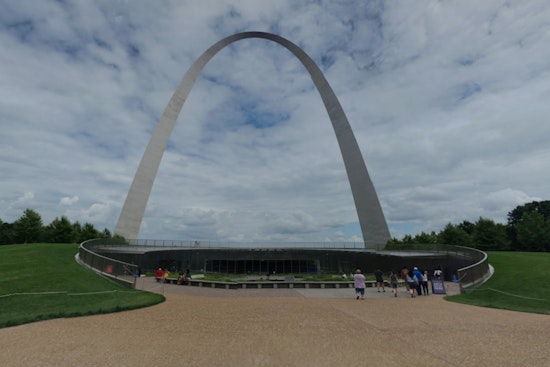 St. Louis' Gateway Arch Takes Center Stage in National Park Funding Protest Campaign