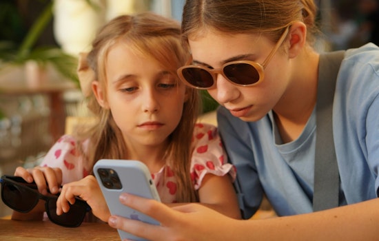 Texas Legislature Advances Bill to Ban Minors from Social Media Amid Safety and Rights Debates