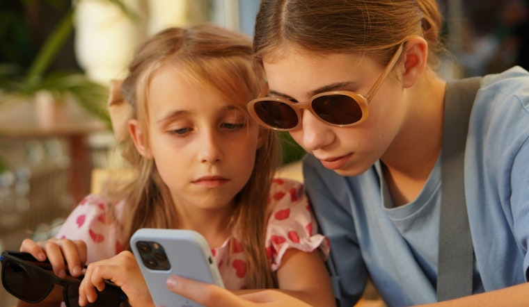 Texas Legislature Advances Bill to Ban Minors from Social Media Amid Safety and Rights Debates