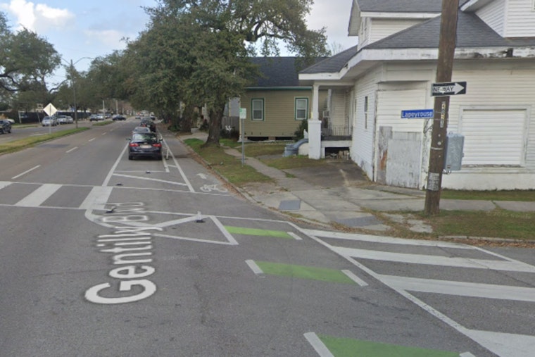 Three Injured as Vehicle Strikes Pedestrians Near New Orleans Jazz Fest Entrance