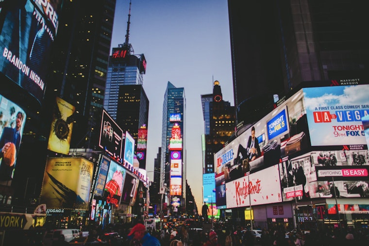 Times Square Safety Debates Intensify Amid Surging Complaints and Violence Incidents