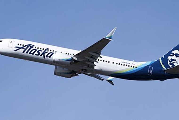 Two Alaska Airlines Jets Clip Wings on Sea-Tac Runway, FAA Investigates Taxiway Mishap