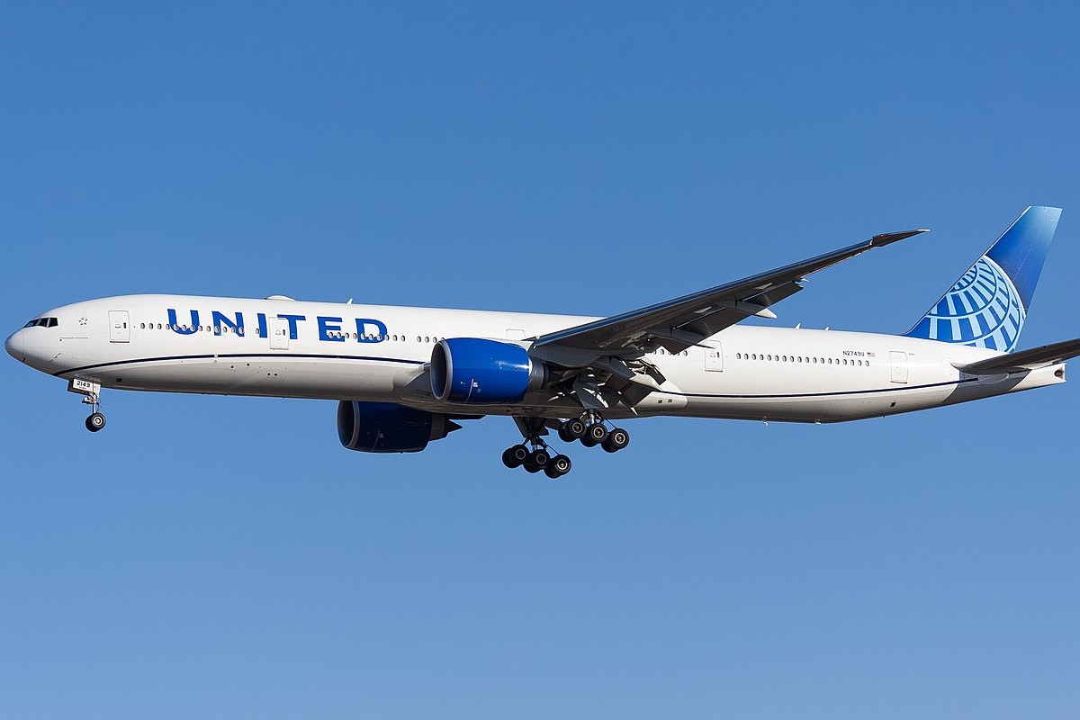 United Airlines Flight from Honolulu to Los Angeles Returns Over Bomb Threat Scrawled in Lavatory