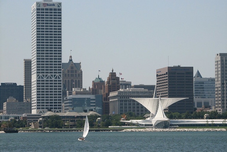 US Coast Guard Warns Lake Michigan Beachgoers of Lost Military Flares Near Milwaukee and Chicago Shores