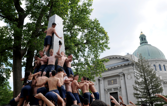 US Naval Academy Plebes to Face Greased Monument Challenge in Annapolis Rite of Passage