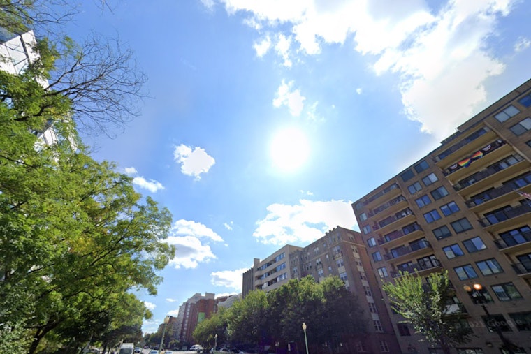 Washington D.C. Basks in Sunny Skies with Temperatures Rising to 70s, Rain to Interrupt Memorial Day Weekend