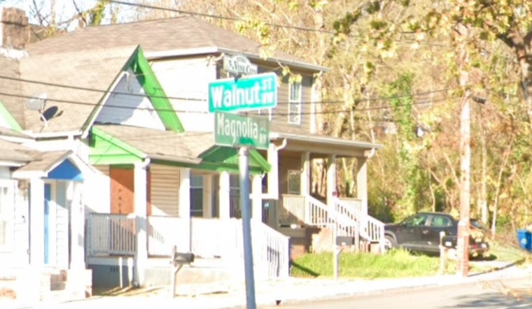 Woman Injured in Daytime Stabbing at Atlanta Intersection as Police Launch Investigation