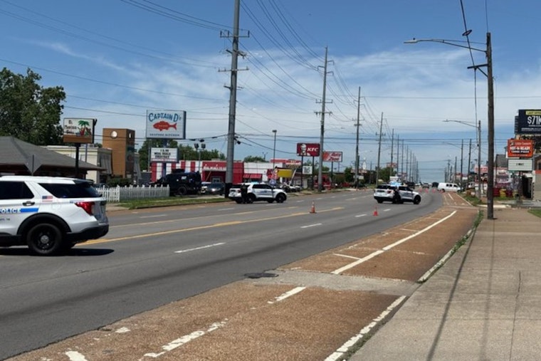 Woman With Handgun Barricades Herself Inside Nashville's Captain D's, Police Negotiate Peaceful Resolution