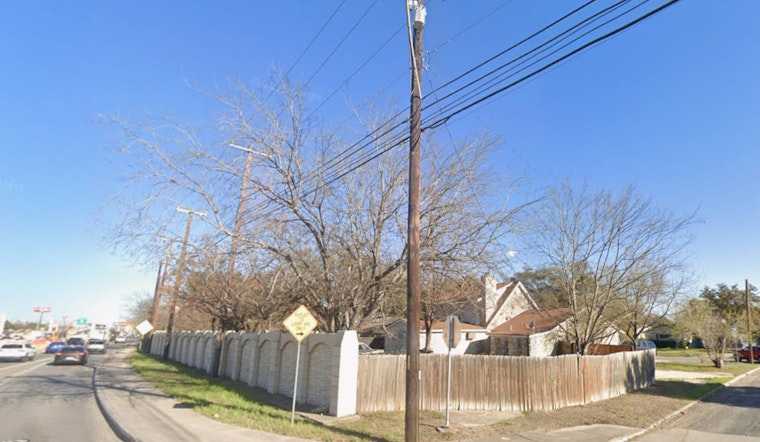 100 Firefighters Battle Blaze at Iron Horse Apartment Complex in San Antonio