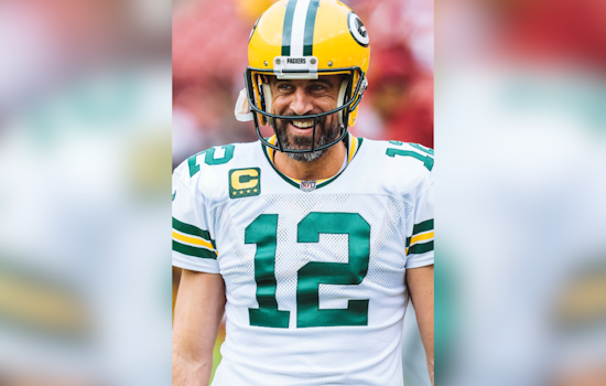 Aaron Rodgers Touches Down in Pittsburgh: Steelers Seal the Deal with Legendary QB
