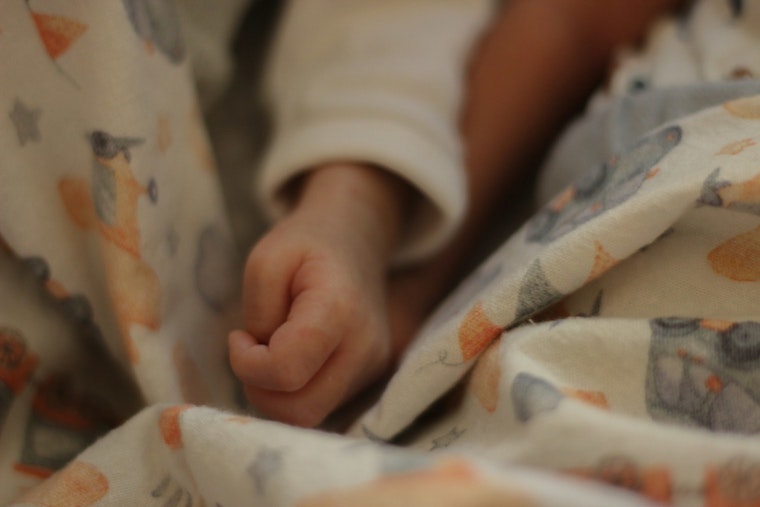 Arizona Senator Gallego Introduces Postpartum Lifeline Act to Extend Medicaid Coverage for New Mothers