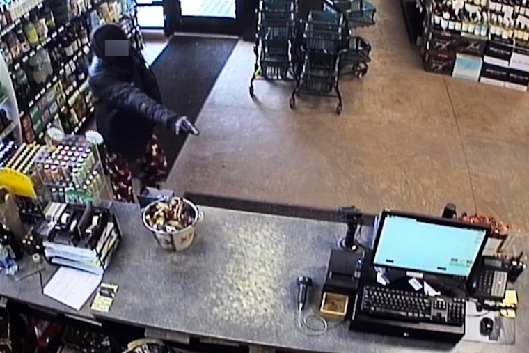 Armed Robbery Suspect Apprehended in Minneapolis Following Joint Efforts by Police and Store Employees