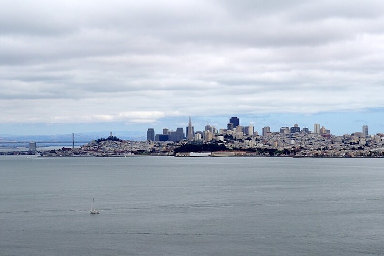 Blustery Weekend in Store for San Francisco: NWS Advises Layers and Secure Hats Amidst Gusts of Up to 26 MPH