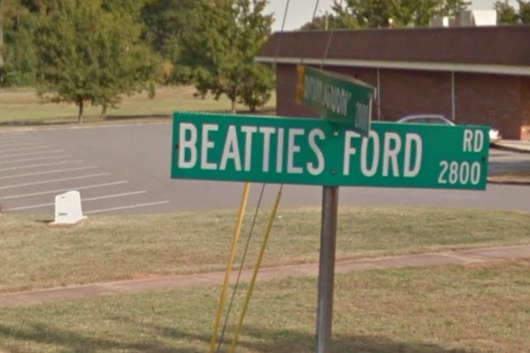 Charlotte Unveils Educational Stormwater Mural by Local Artist on Beatties Ford Road