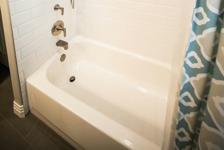 Chicago Police Investigate Homicide After Elderly Man Found Dead in Avalon Park Bathtub