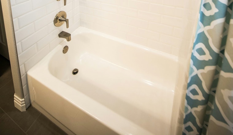 Chicago Police Investigate Homicide After Elderly Man Found Dead in Avalon Park Bathtub