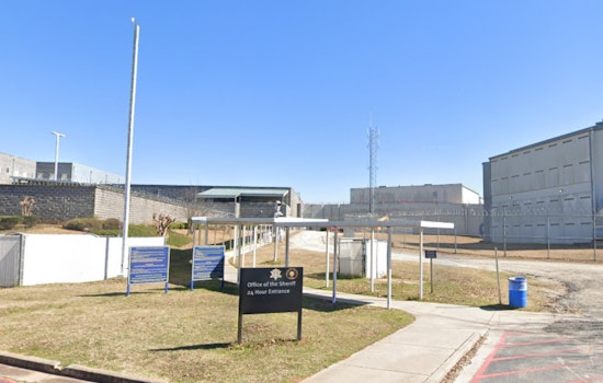 Clayton County Jail Security Specialist Charged With Smuggling Contraband to Inmate in Atlanta