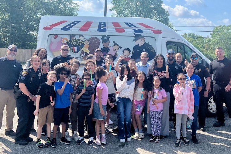 Cleveland Police Engage with Youth at Iglesia Hispana Del Nazareno to Foster Community Ties