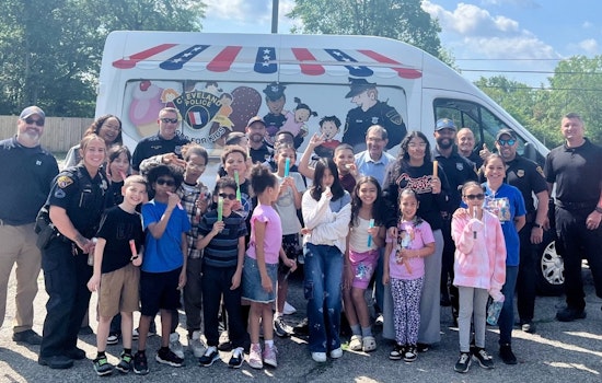 Cleveland Police Engage with Youth at Iglesia Hispana Del Nazareno to Foster Community Ties