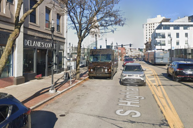 Daytime Robbery in Pittsburgh's Shadyside Neighborhood Leaves Employee Injured, Suspects at Large