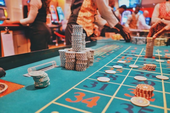 Detroit's Casino Revenue Sees Slight Increase in May 2025, Traditional Gaming Outshines Retail Sports Betting
