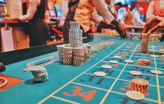 Detroit's Casino Revenue Sees Slight Increase in May 2025, Traditional Gaming Outshines Retail Sports Betting