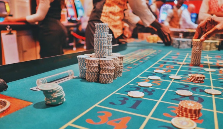 Detroit's Casino Revenue Sees Slight Increase in May 2025, Traditional Gaming Outshines Retail Sports Betting