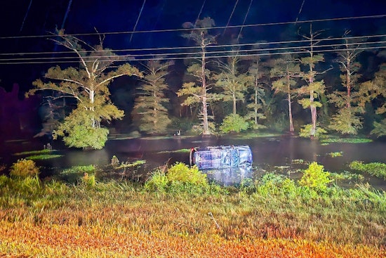 Driver Rescued from Lake After Vehicle Crash Near Lula Mississippi with Bystanders and First Responders Praised for Swift Action