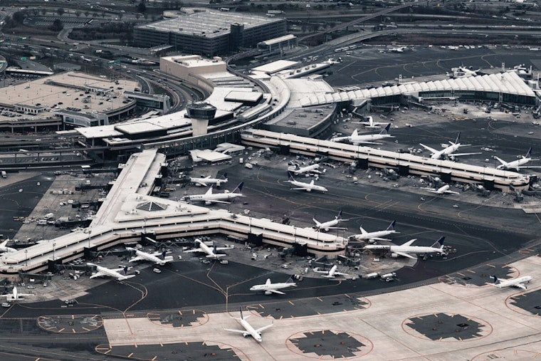 FAA Maintains Flight Caps at Newark Liberty International Airport Until Late 2025 Amid Operational Challenges