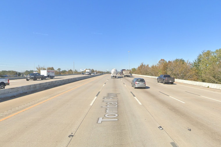 Fatal Crash on Tomball Parkway Claims Life of Male Passenger, Houston Police Investigate