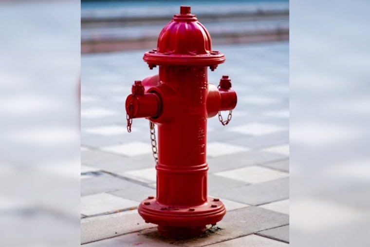 Grand Rapids Firefighters Overcome Dry Hydrants to Contain Recycling Plant Blaze