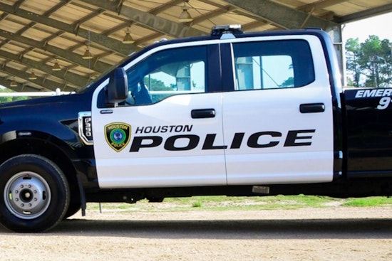 Houston Police Investigating Solo-Vehicle Fatal Crash on East Freeway
