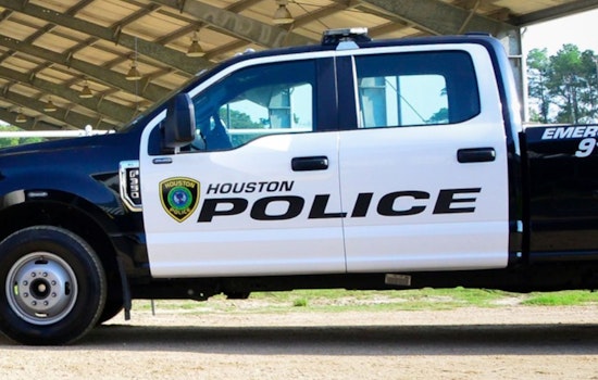 Houston Police Investigating Solo-Vehicle Fatal Crash on East Freeway