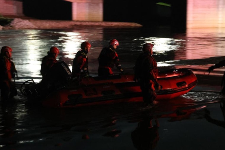 Indianapolis Firefighters Heroically Rescue Kayaker Clinging to Tree in White River