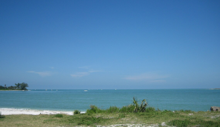 Jaws of Tragedy: 9-Year-Old Girl Loses Hand in Chilling Shark Attack off Boca Grande Coast