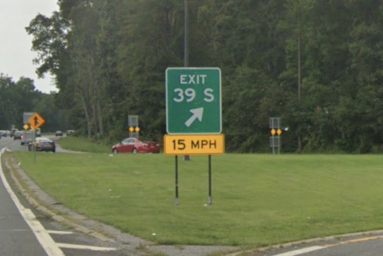 Jeep Wrangler Overturns on Southern State Parkway in North Babylon, Injuring Five