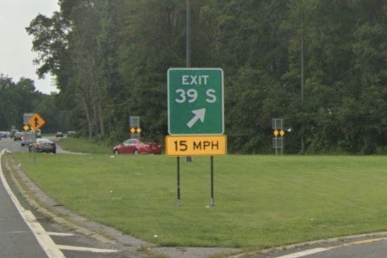 Jeep Wrangler Overturns on Southern State Parkway in North Babylon, Injuring Five